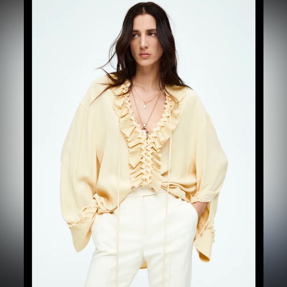 H&M Edition Ruffle Tie Blouse
Elegant Cream Ruffled Women's Top butter yellow